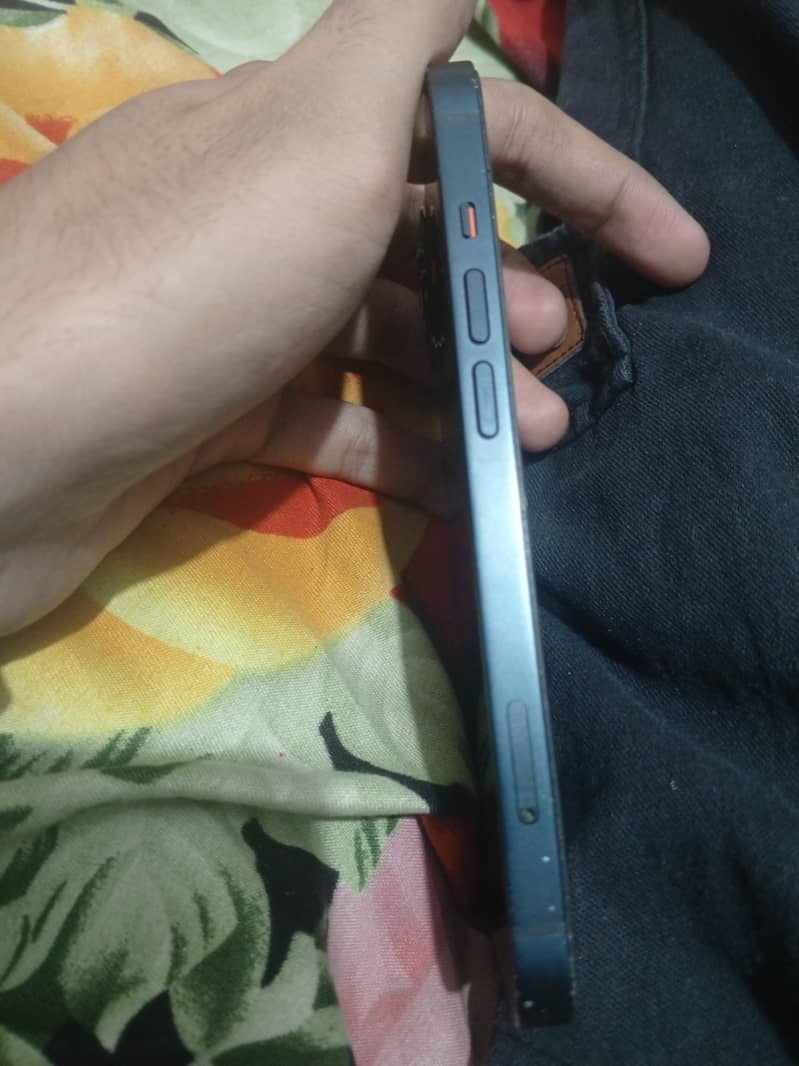 Apple iPhone 13 7