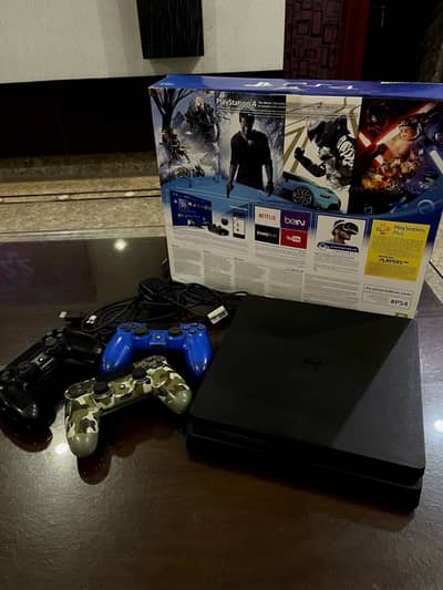 Ps4 slim 1tb Almost brand new with box