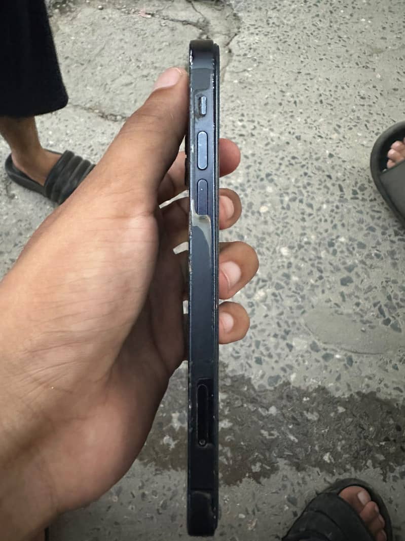 Apple iPhone 12 4
