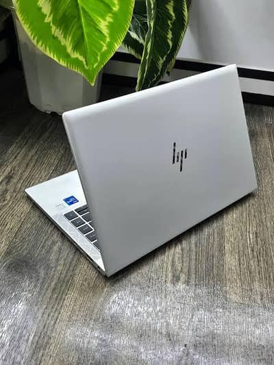 HP ELITEBOOK 840 G8 NEW LOGO AVAILABLE IN 10/10 CONDITION
