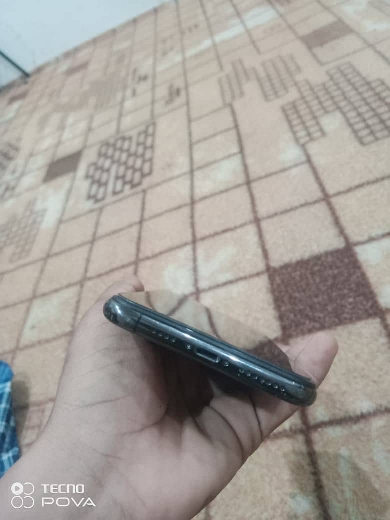Apple iPhone 11 Pro Max 1