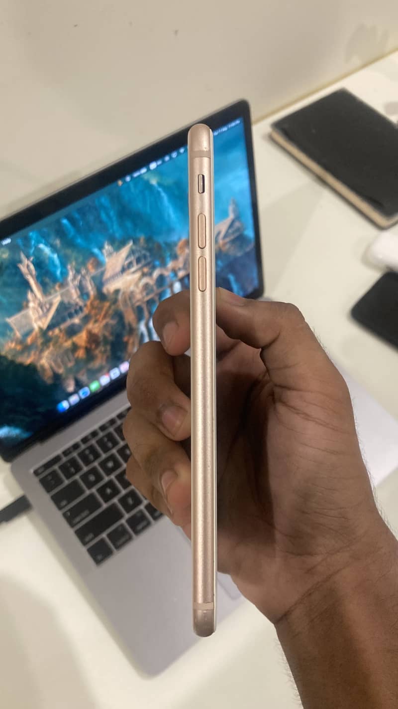 Apple iPhone 8 Plus 3