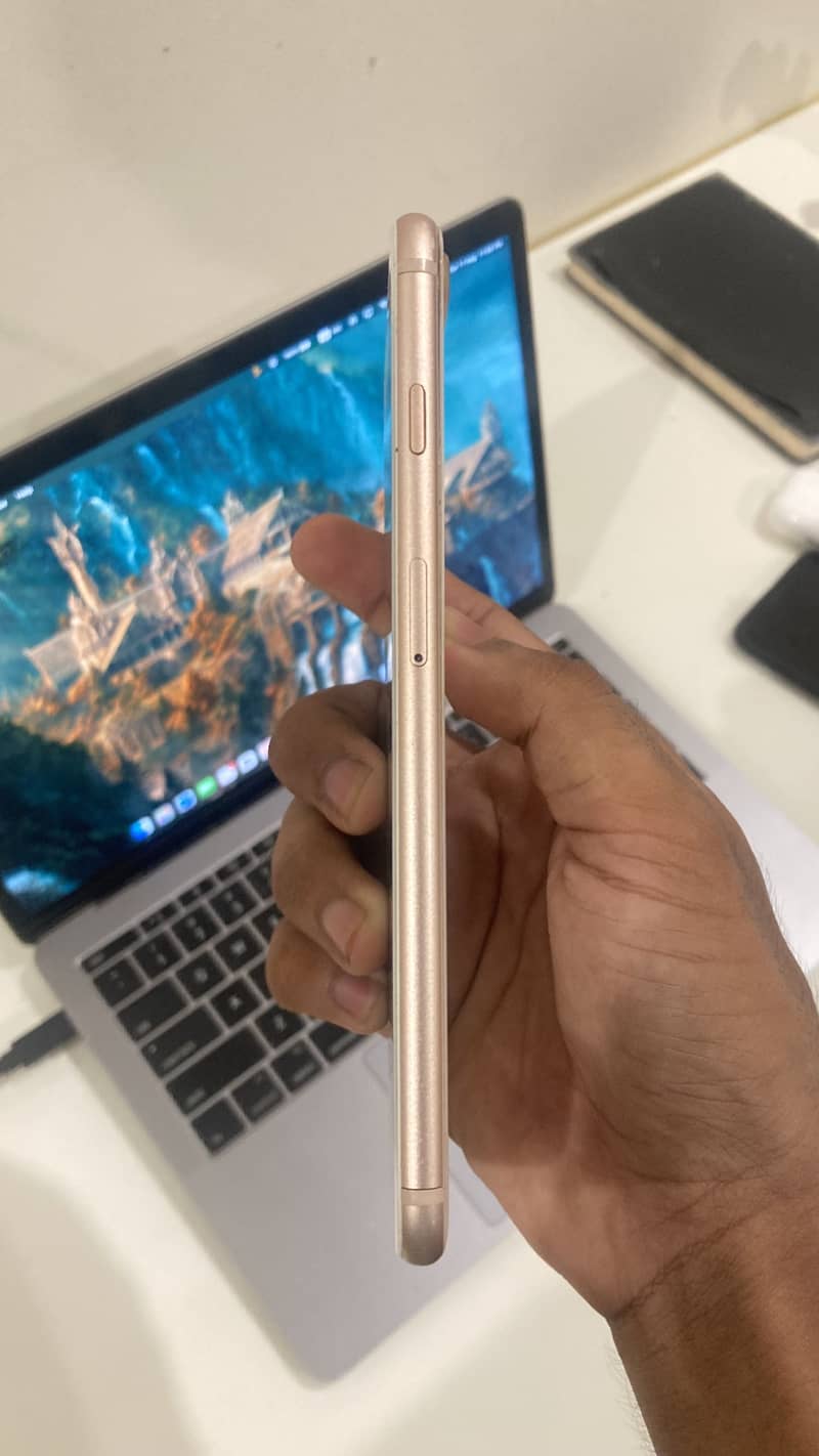 Apple iPhone 8 Plus 4