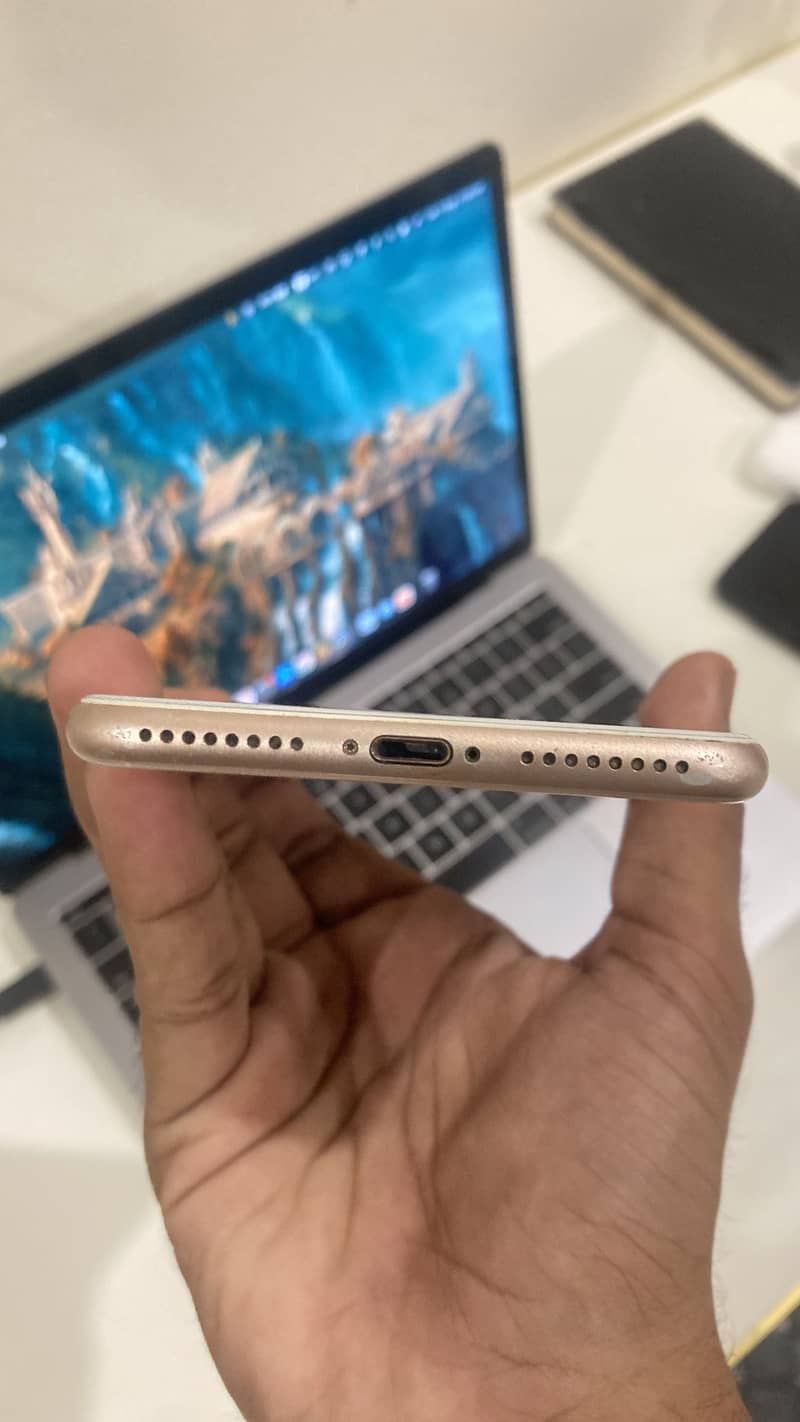 Apple iPhone 8 Plus 5