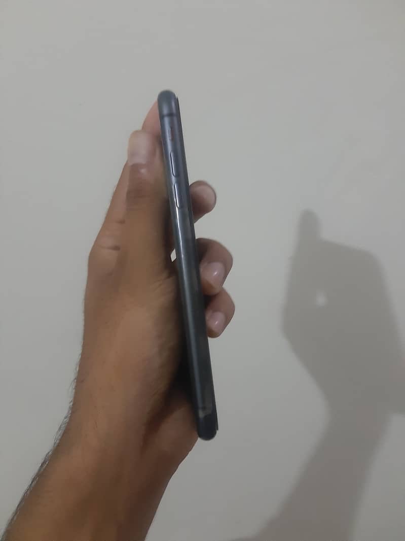Apple iPhone 11 3
