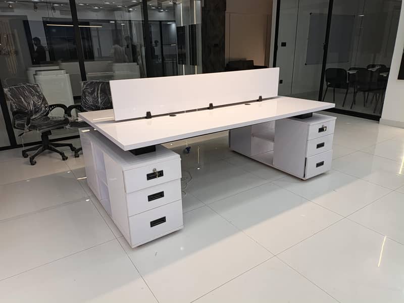 Multinational Office workstations 4