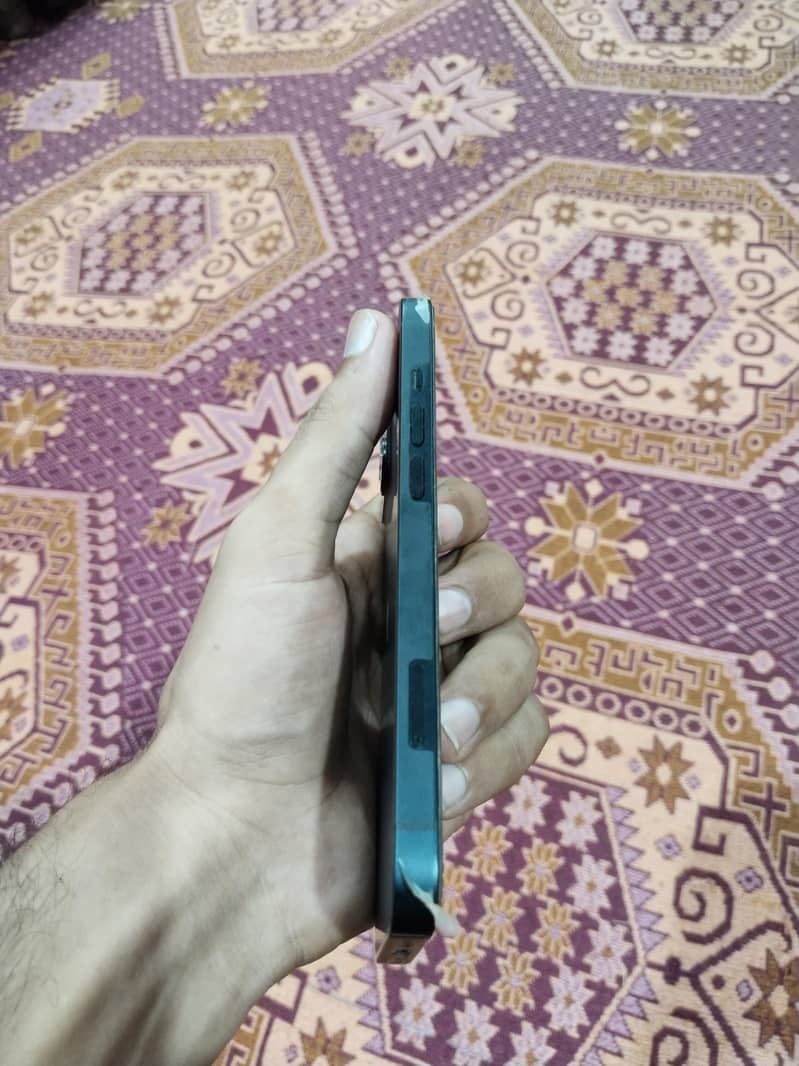 Apple iPhone 13 3