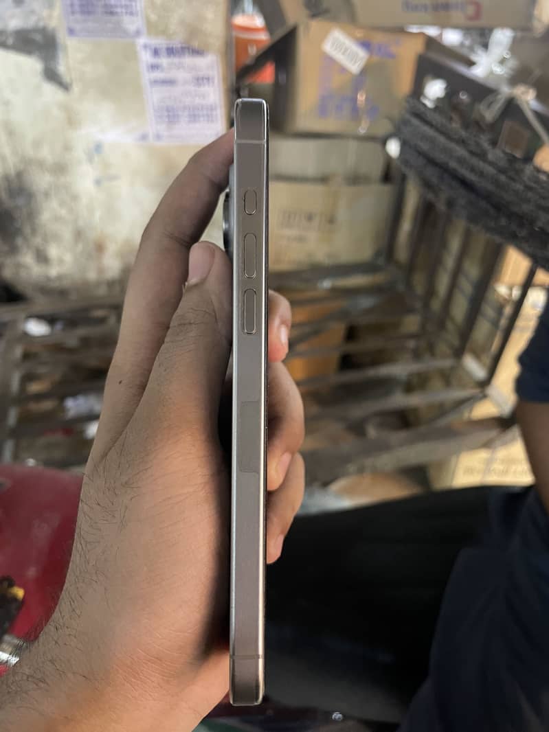 Apple iPhone 15 2