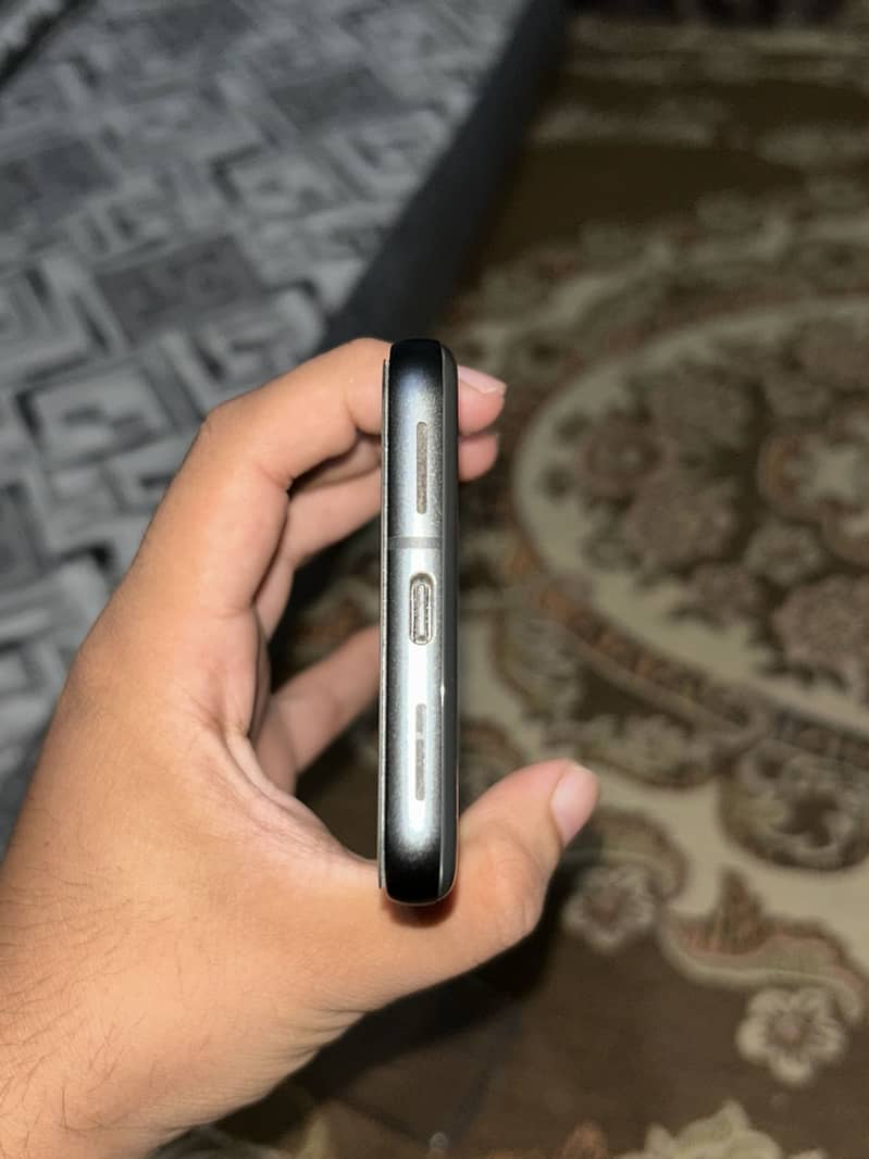 Google Pixel 8 4