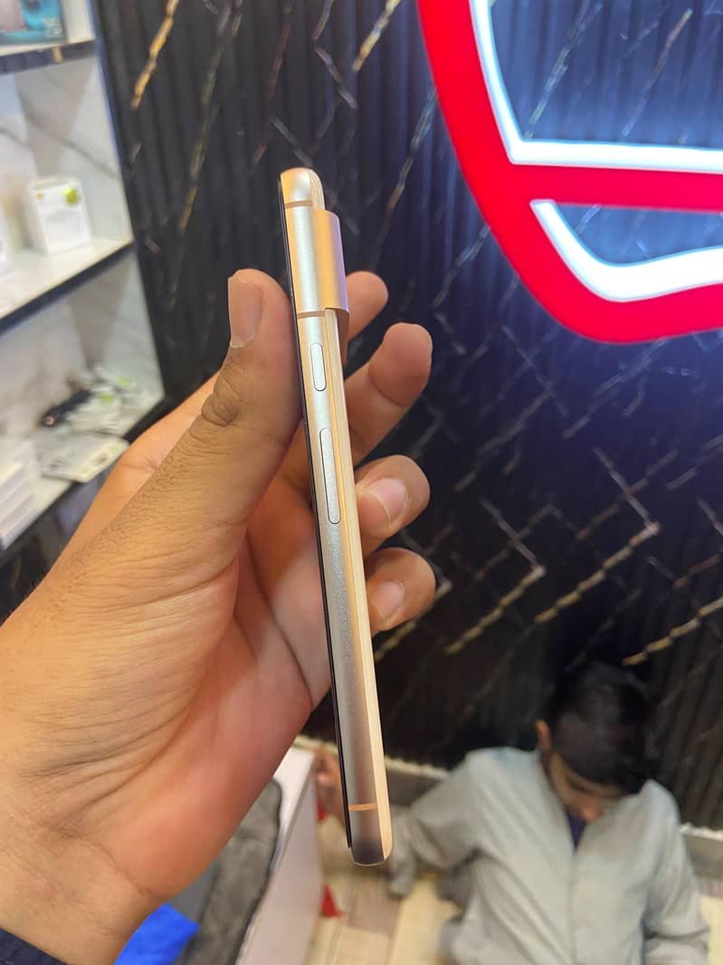 Google Pixel 8 2