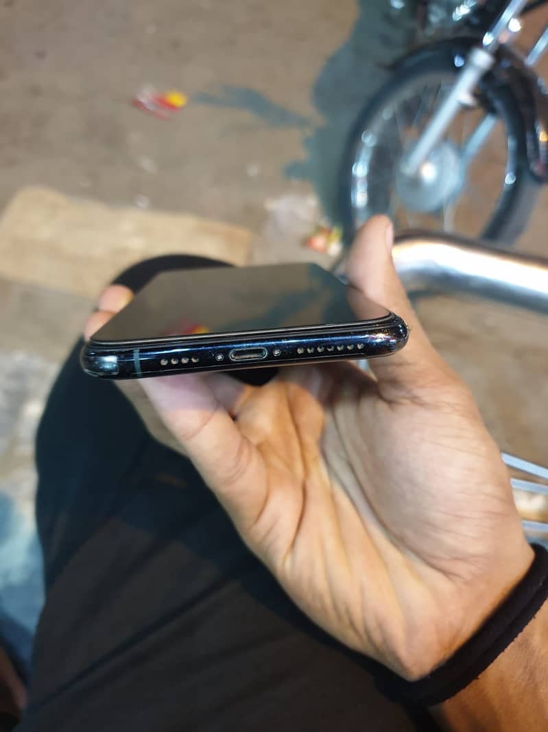 Apple iPhone 11 Pro Max 1