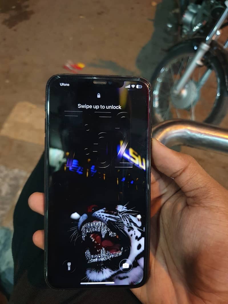 Apple iPhone 11 Pro Max 4