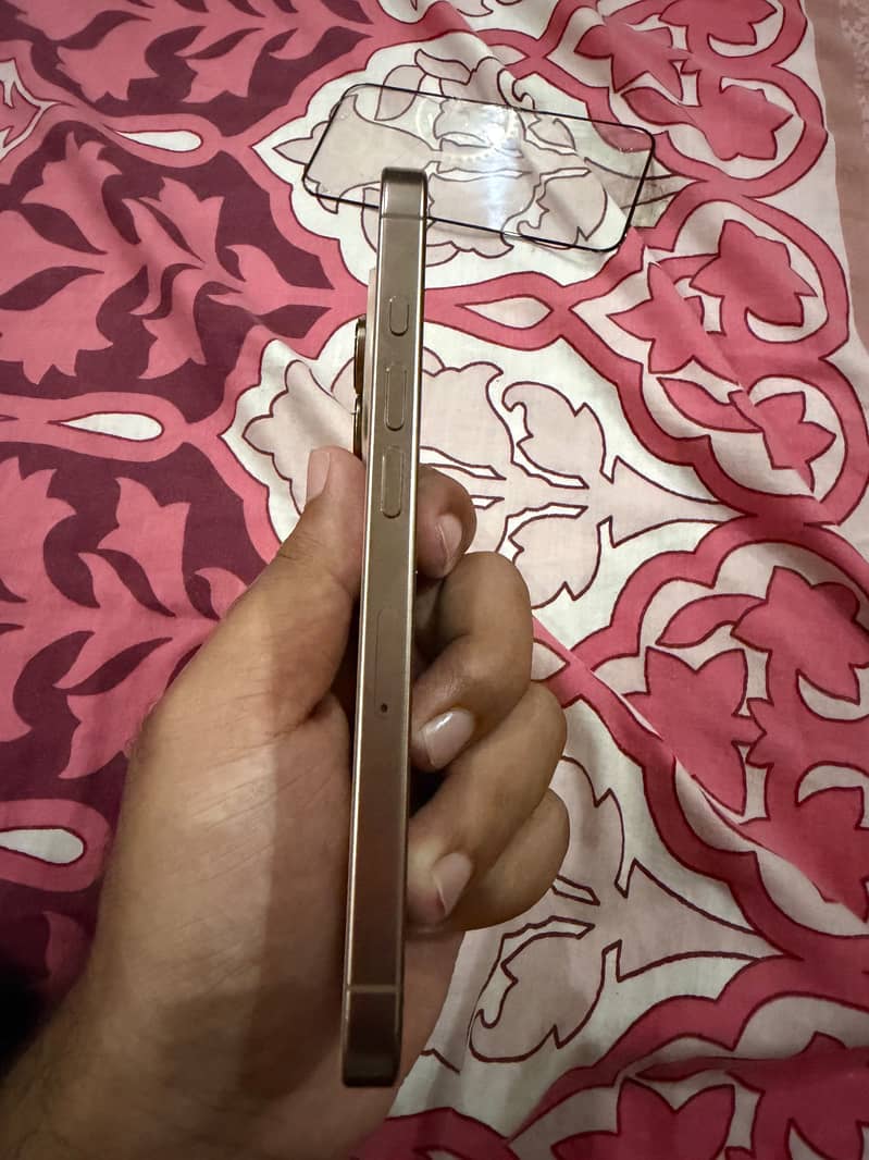 Apple iPhone 16 Pro 2