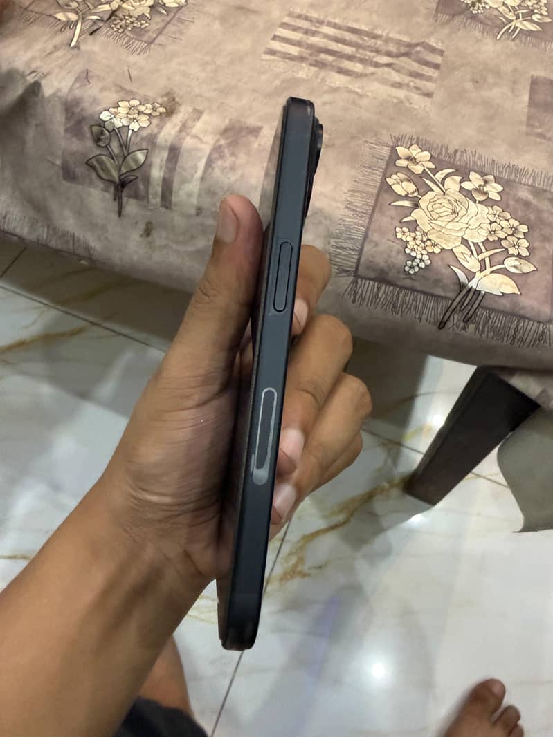 Apple iPhone 15 3