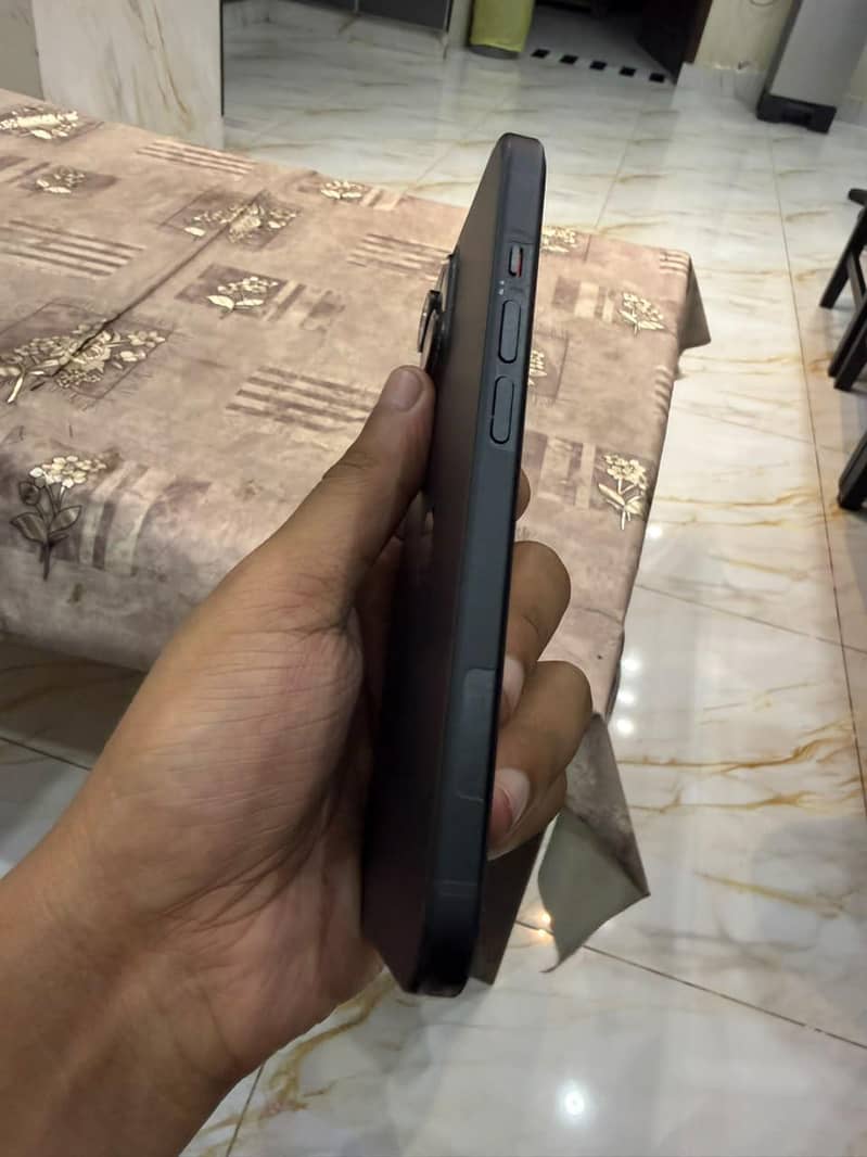 Apple iPhone 15 4