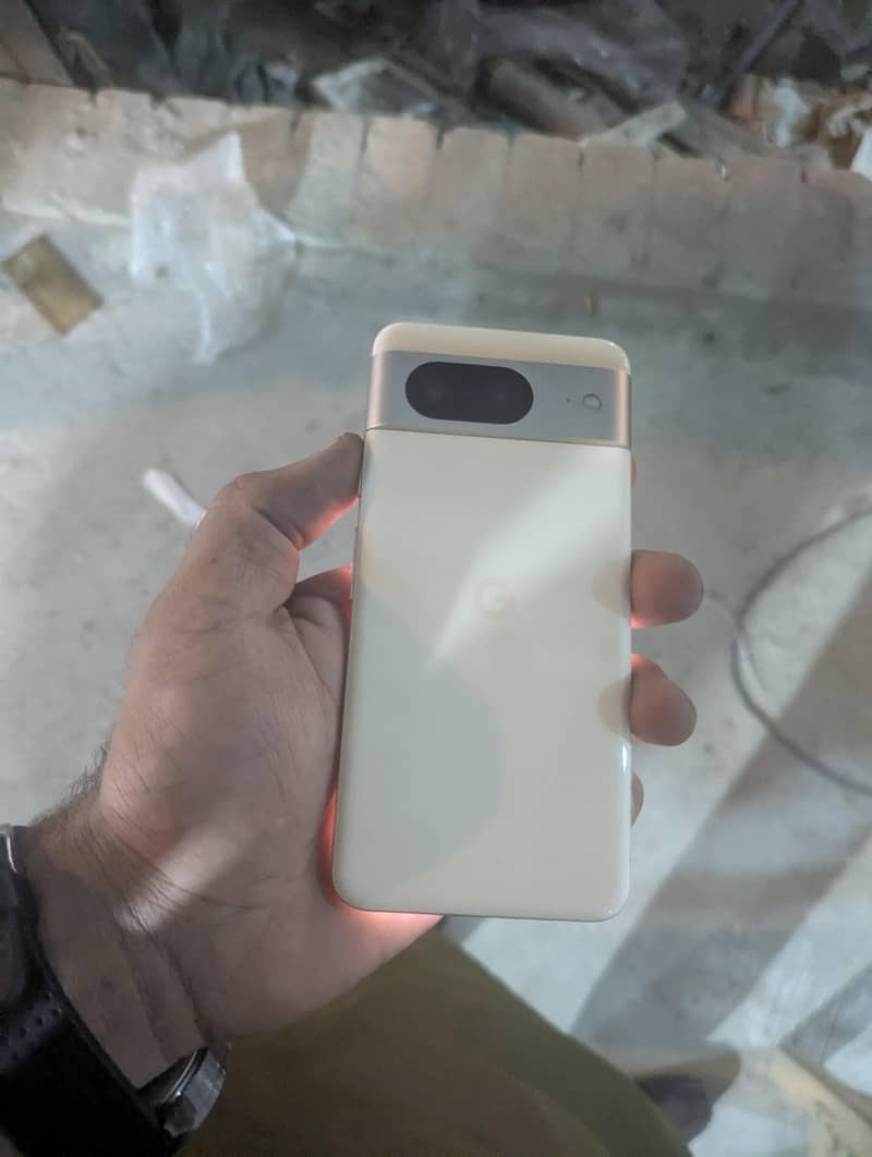 Google Pixel 8 3