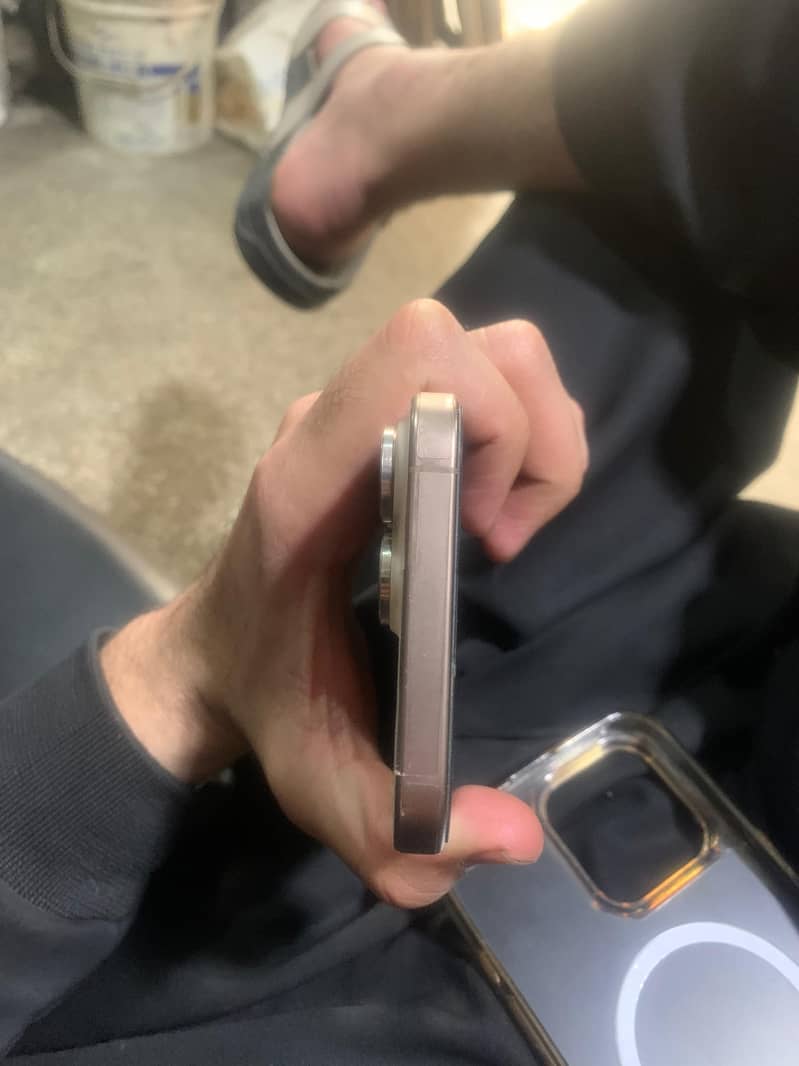Apple iPhone 16 Pro Max 3