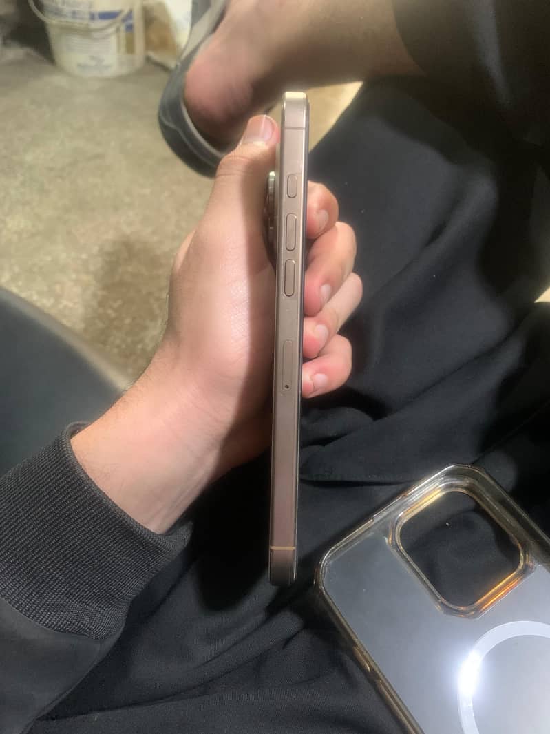Apple iPhone 16 Pro Max 5