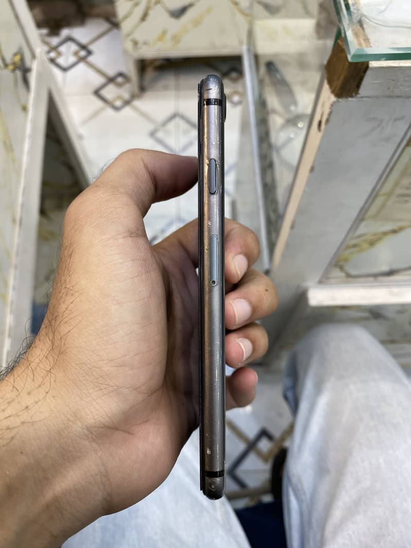 Apple iPhone 8 3
