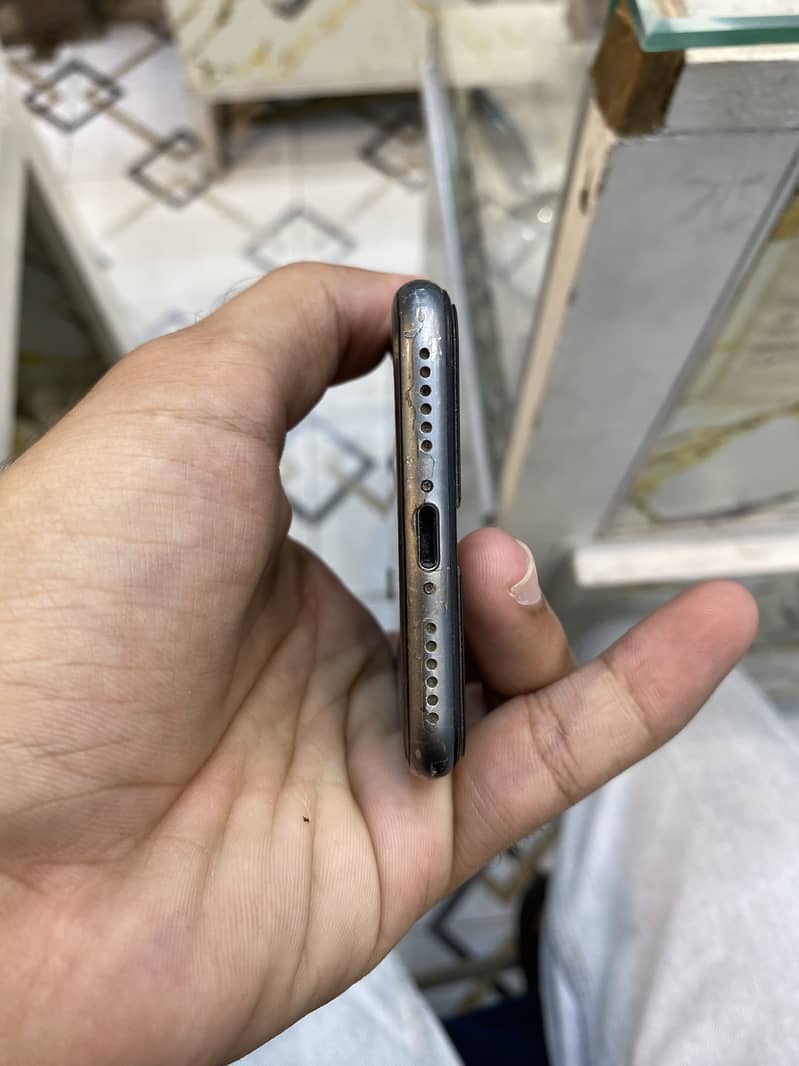 Apple iPhone 8 4