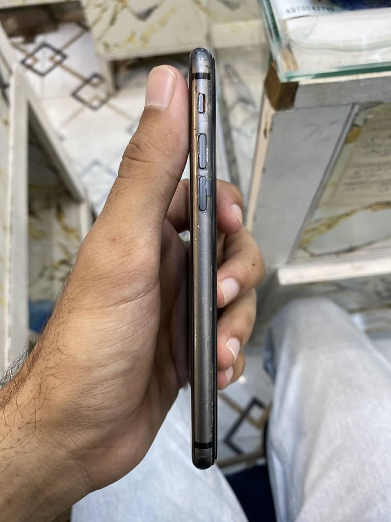 Apple iPhone 8 5