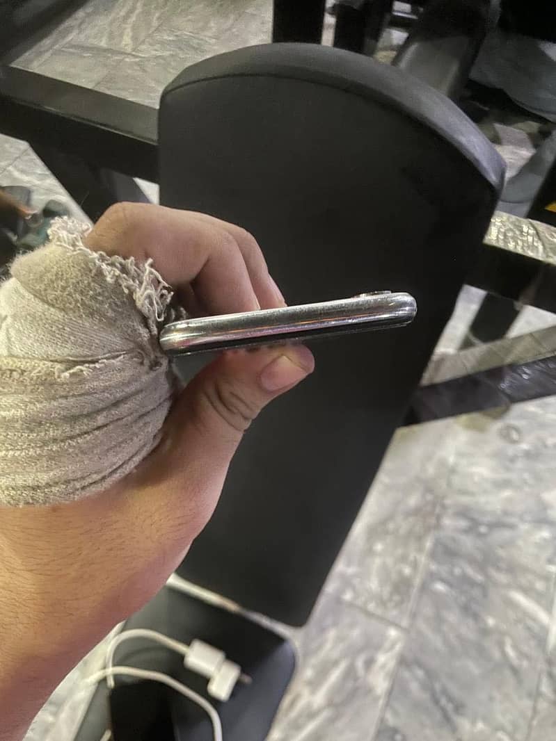 Apple iPhone X 3