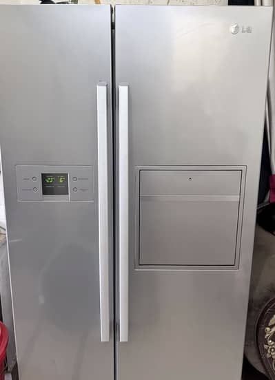 lG 2 door fridge