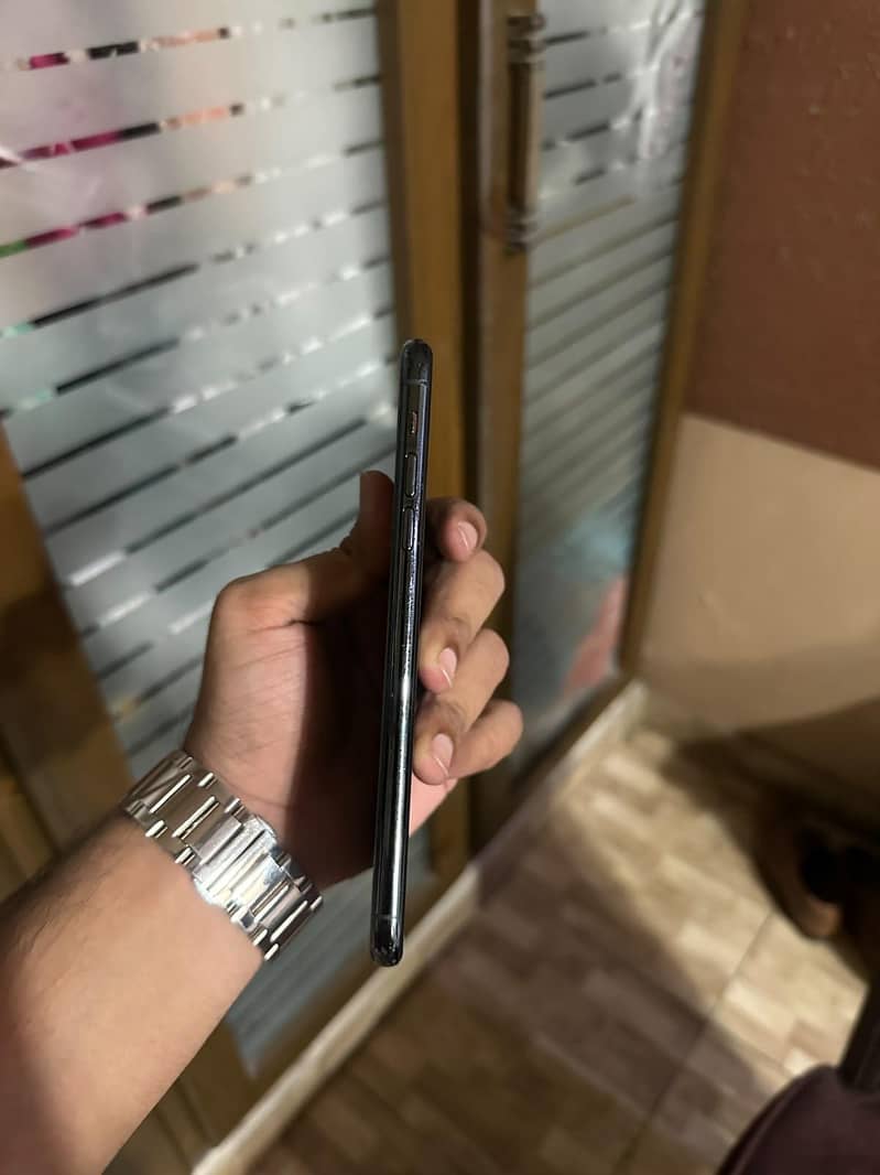 Apple iPhone 11 Pro Max 3