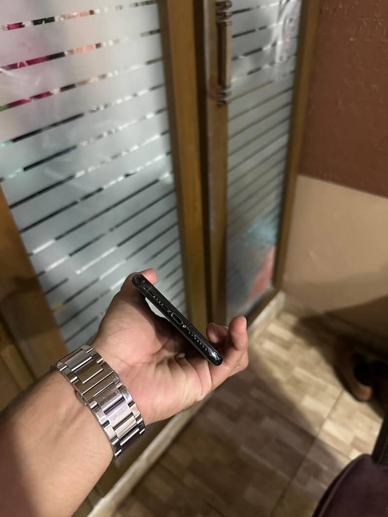 Apple iPhone 11 Pro Max 4