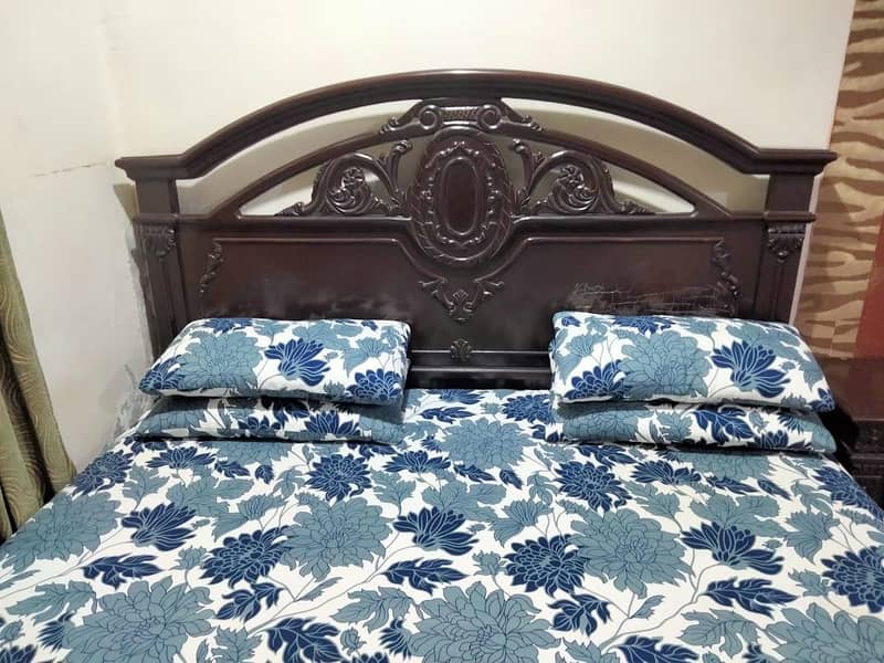 Bed Set (Bed, Dressing Table, Side Table) 1