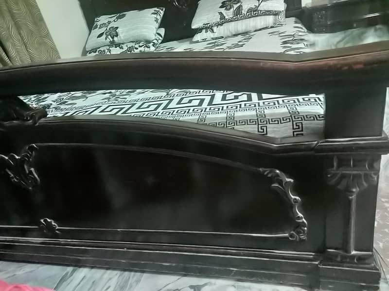 Bed Set (Bed, Dressing Table, Side Table) 4