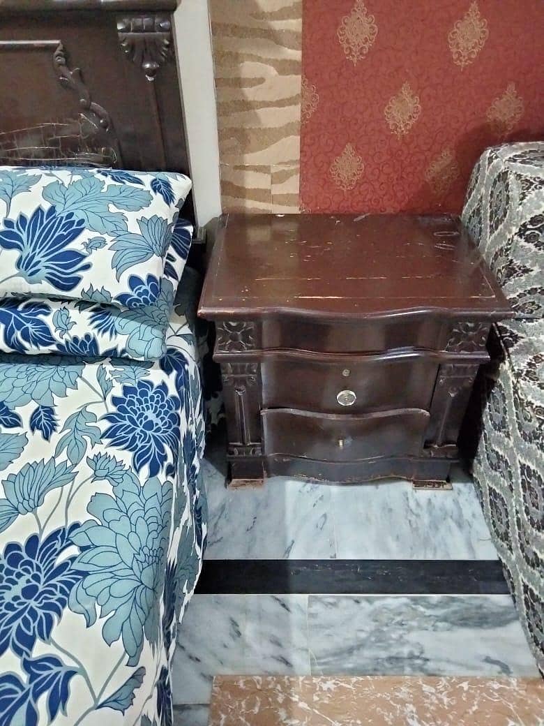 Bed Set (Bed, Dressing Table, Side Table) 5