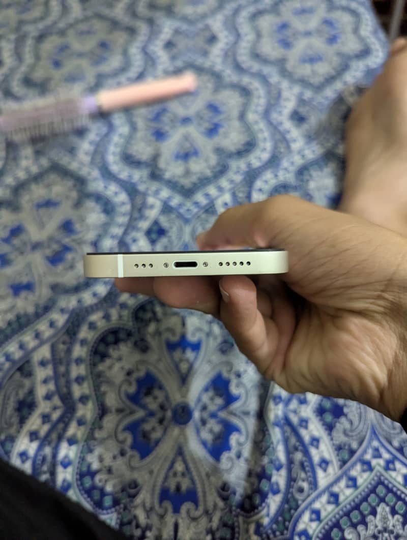 Apple iPhone 13 4
