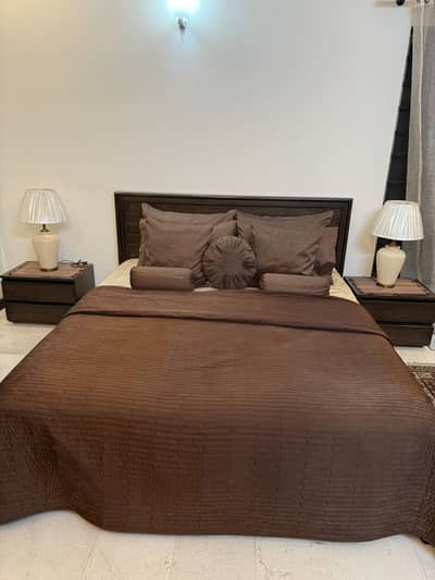 Double bed wd 2 side tables for sale condition excellent like new