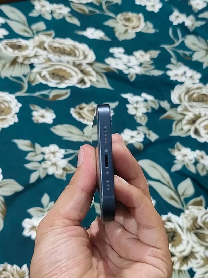 Apple iPhone 14 3