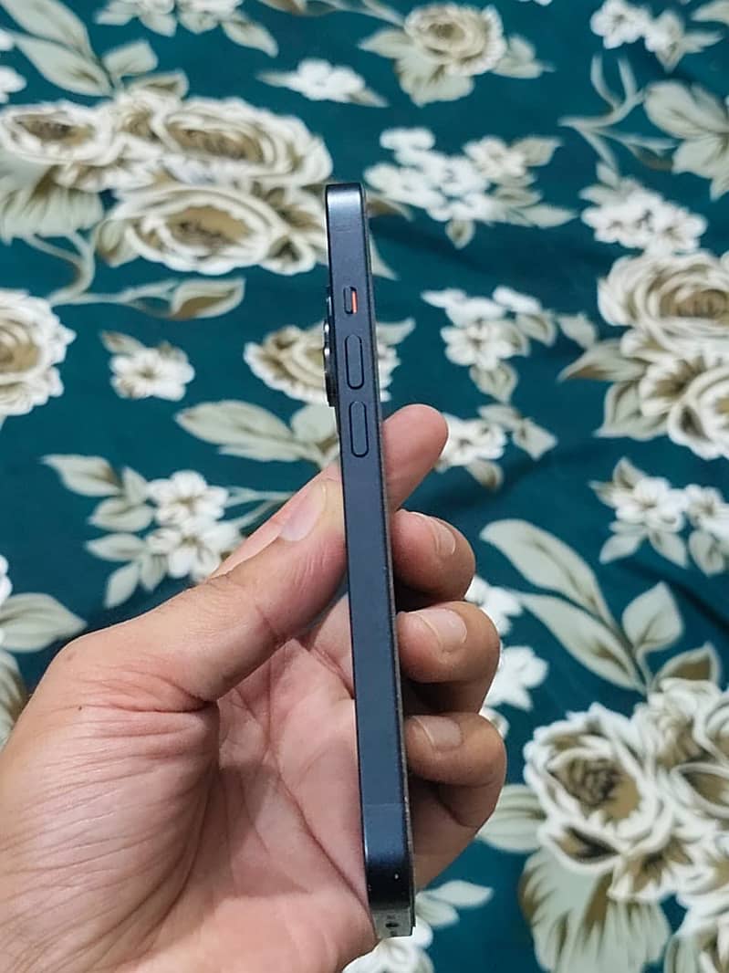 Apple iPhone 14 4