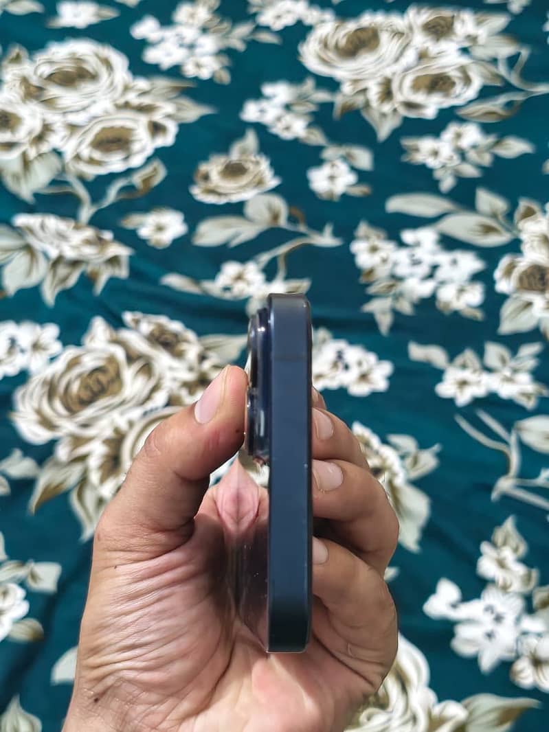 Apple iPhone 14 5