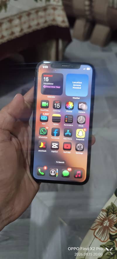 Apple iPhone XS 64GB B. H 74  screen glass cracked