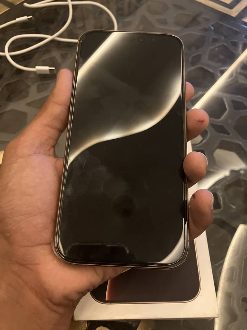 Apple iPhone 16 Pro Max 4