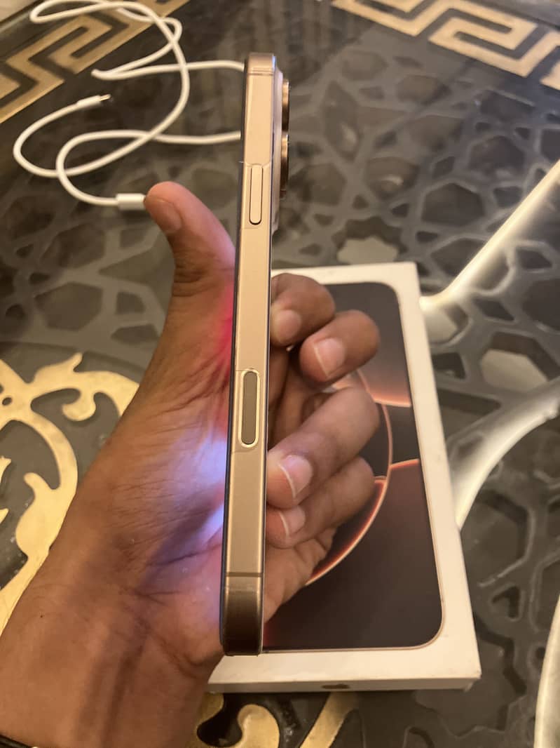 Apple iPhone 16 Pro Max 5