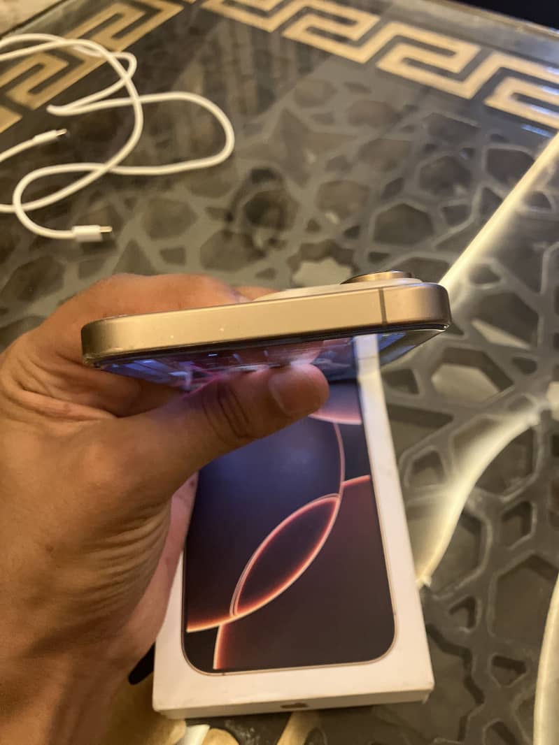 Apple iPhone 16 Pro Max 6