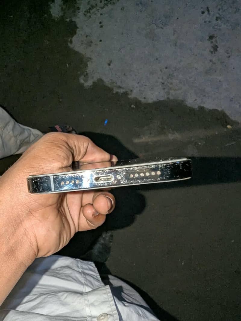 Apple iPhone 13 Pro Max 2