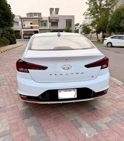 Hyundai Elantra 2023