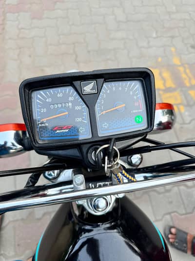 Black Honda 125 as like new