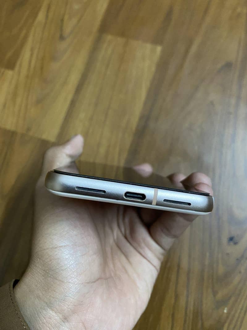 Google Pixel 8 5