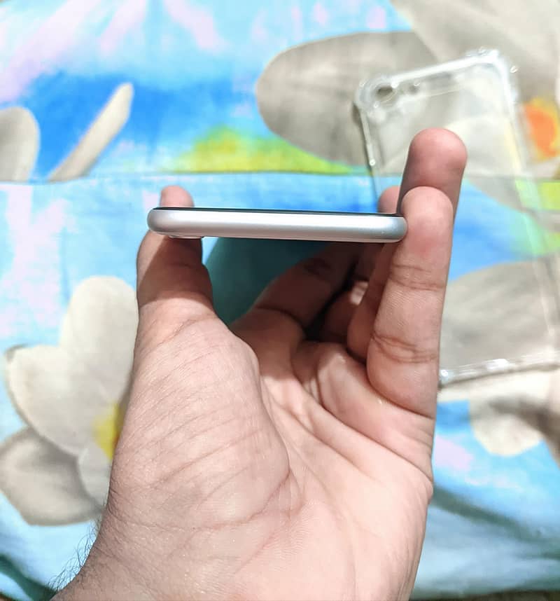 Apple iPhone SE 4