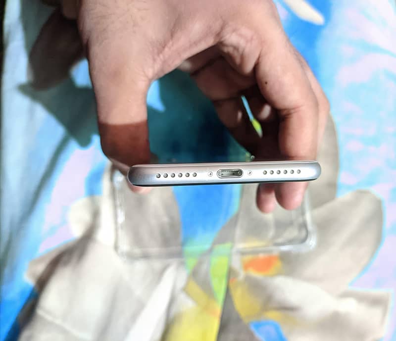 Apple iPhone SE 6