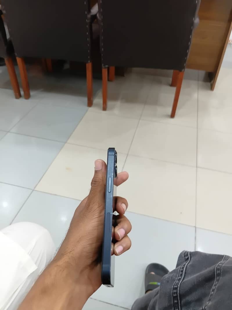 Apple iPhone 13 2