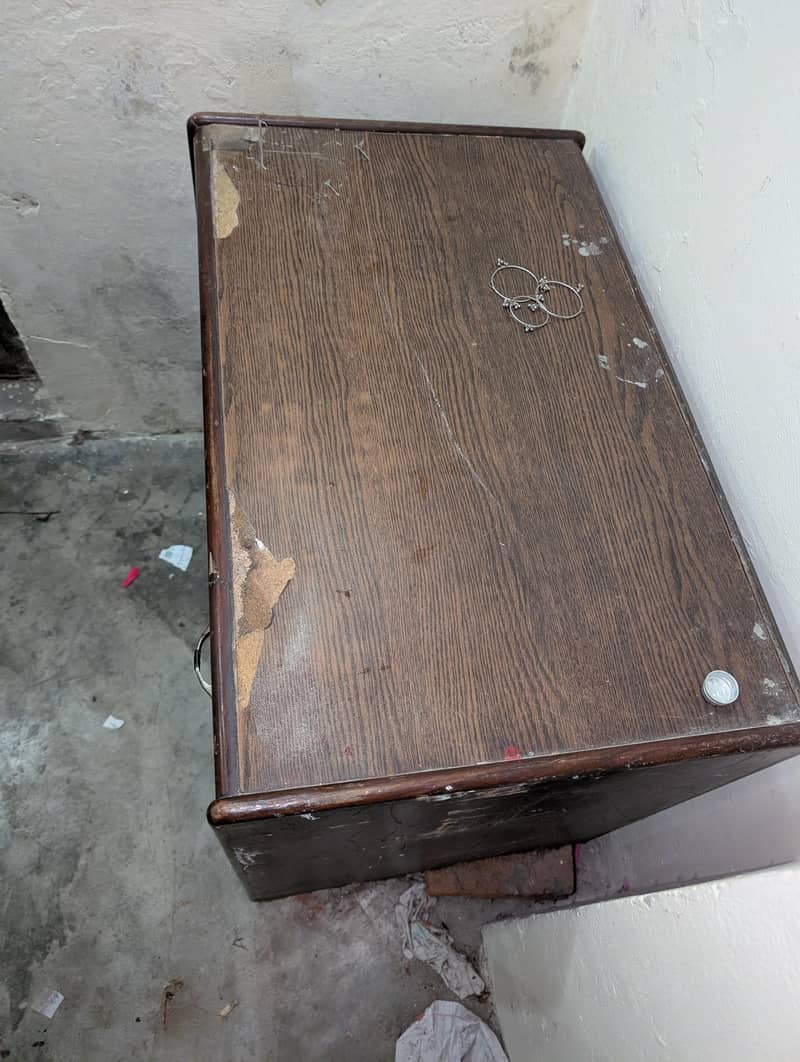 SIMPLE COMPUTER TABLE 2