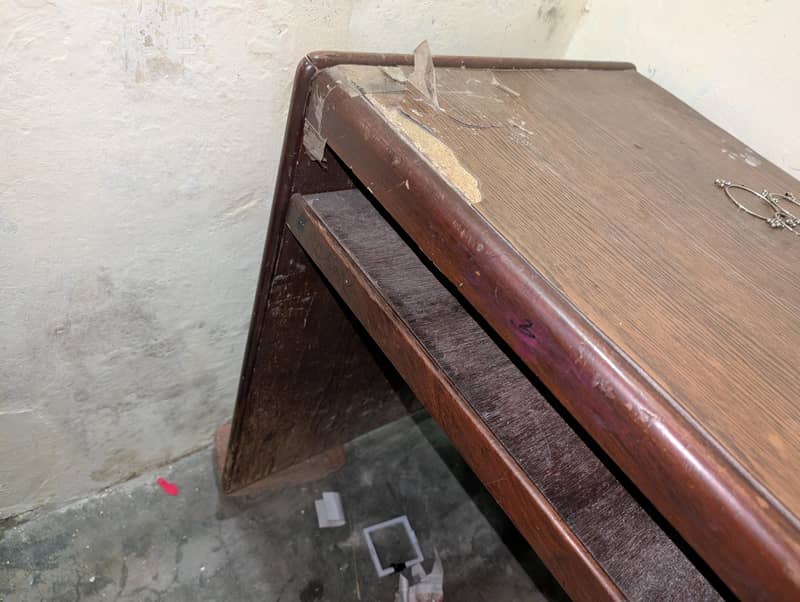 SIMPLE COMPUTER TABLE 6